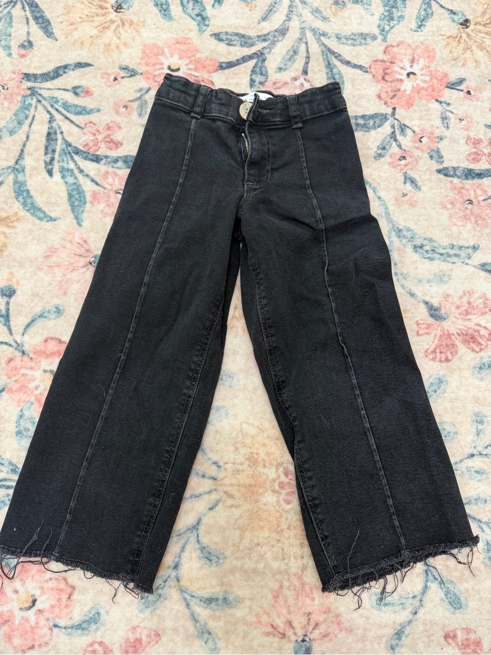 High-Rise Black Wide-Leg Jeans with Raw Hem